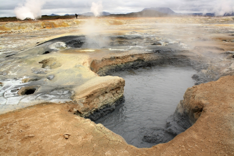 Légende : en Islande, de l’eau chaude naturelle à ciel ouvert . Photo Cerema Camille Patard