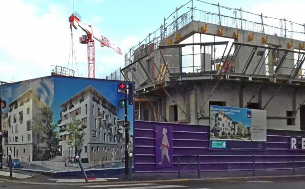 Chantier de construction d'un immeuble d'habitations en centre ville - Source : Cerema